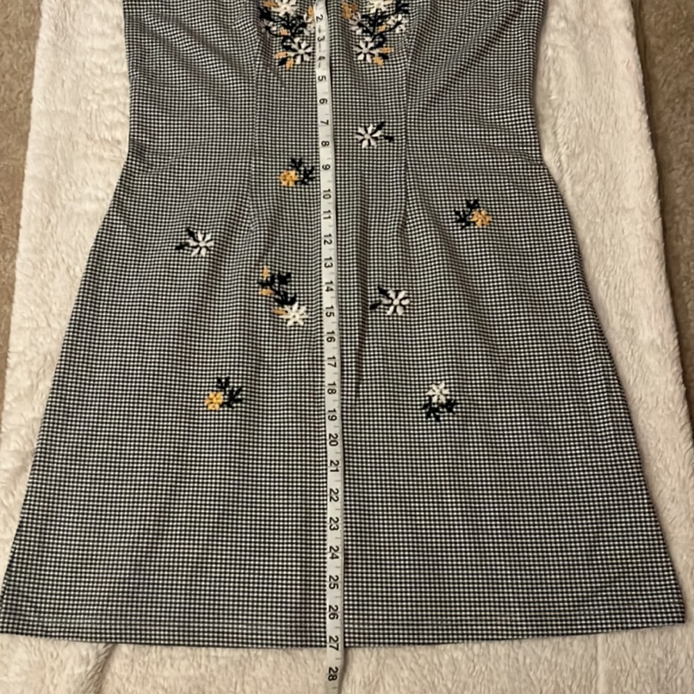 Dress - Picture 7 of 7